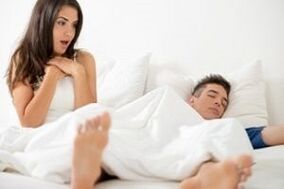 Fra iwwerrascht vum erweiderten Penis vum Guy