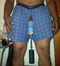 Eng traumatesch Method fir d'Erweiderung vun der Penis duerch e Gewiicht ze hänken
